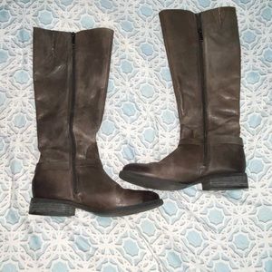 Size 9M Vince Camuto leather boots